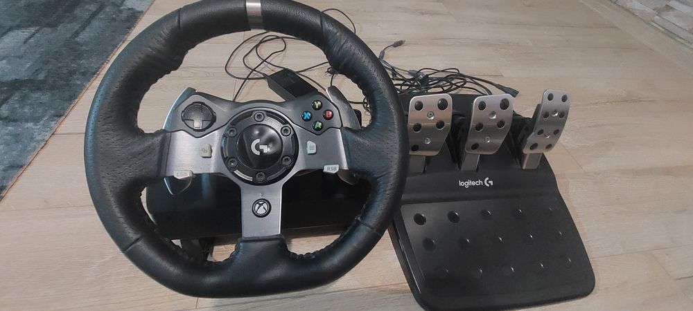 Vand volan logitech  g920 xbox series x/s xbox one și  PC