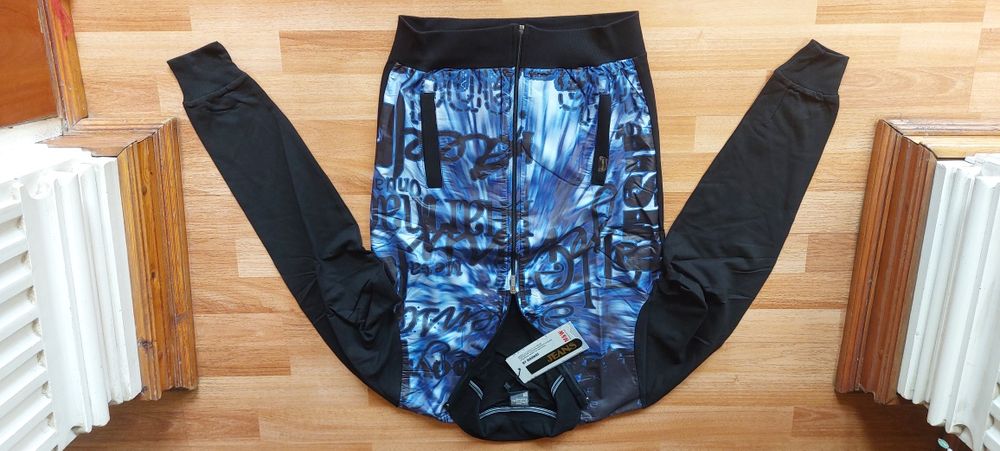 Свитер спортивные