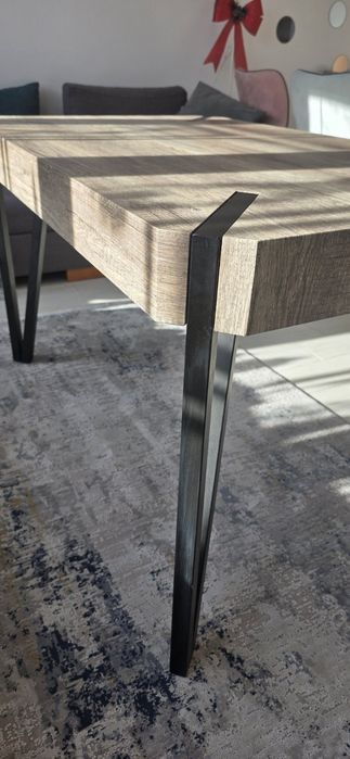 Трапезна маса-неразтегателна