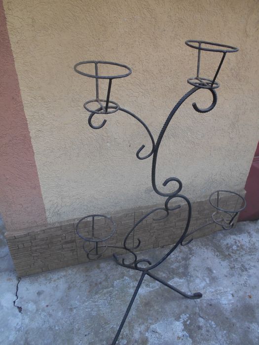 Suporturi ghivece flori