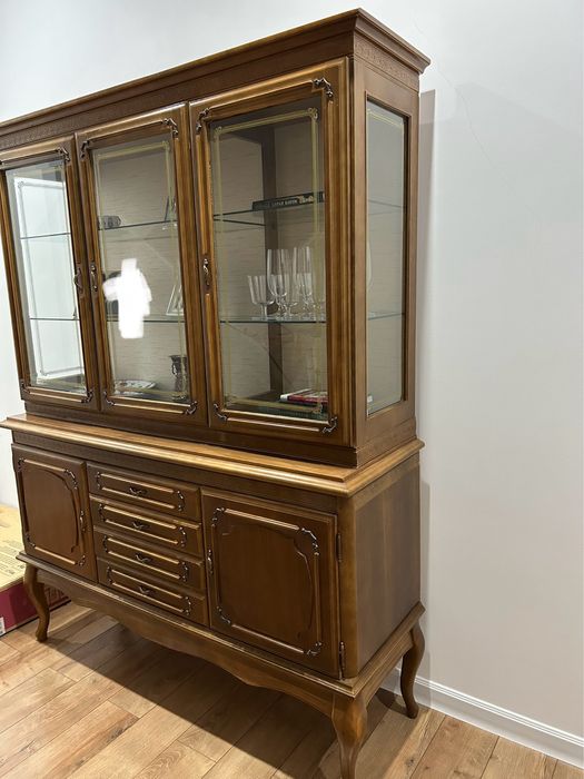 Продам винтажный буфет