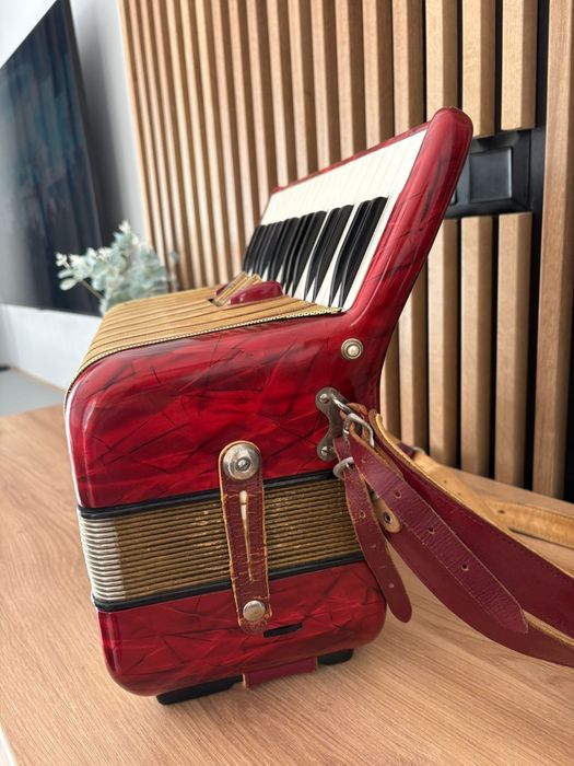 Acordeon Hohner Concerto 2 cu 72 de basi