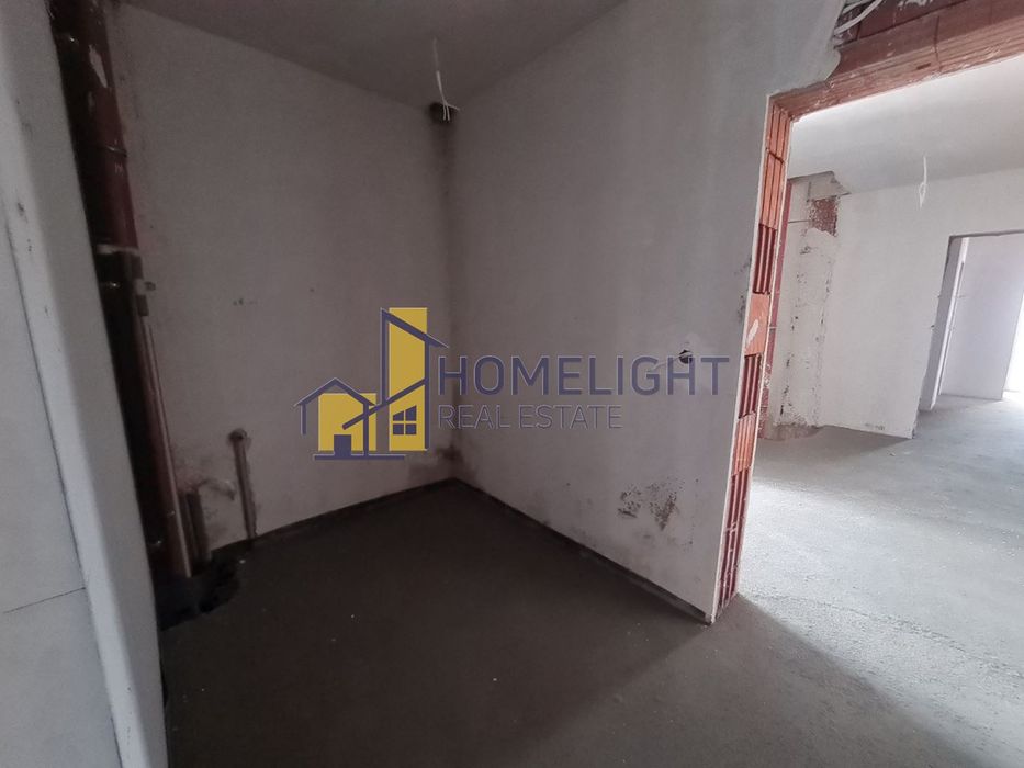 Тристаен апартамент в кв. Кръстова вада