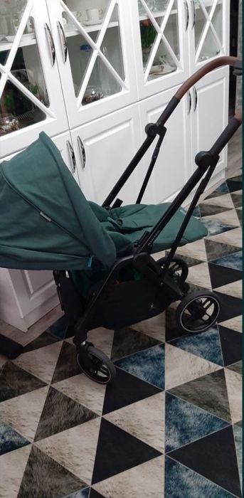 Продам коляску Maxi-cosi