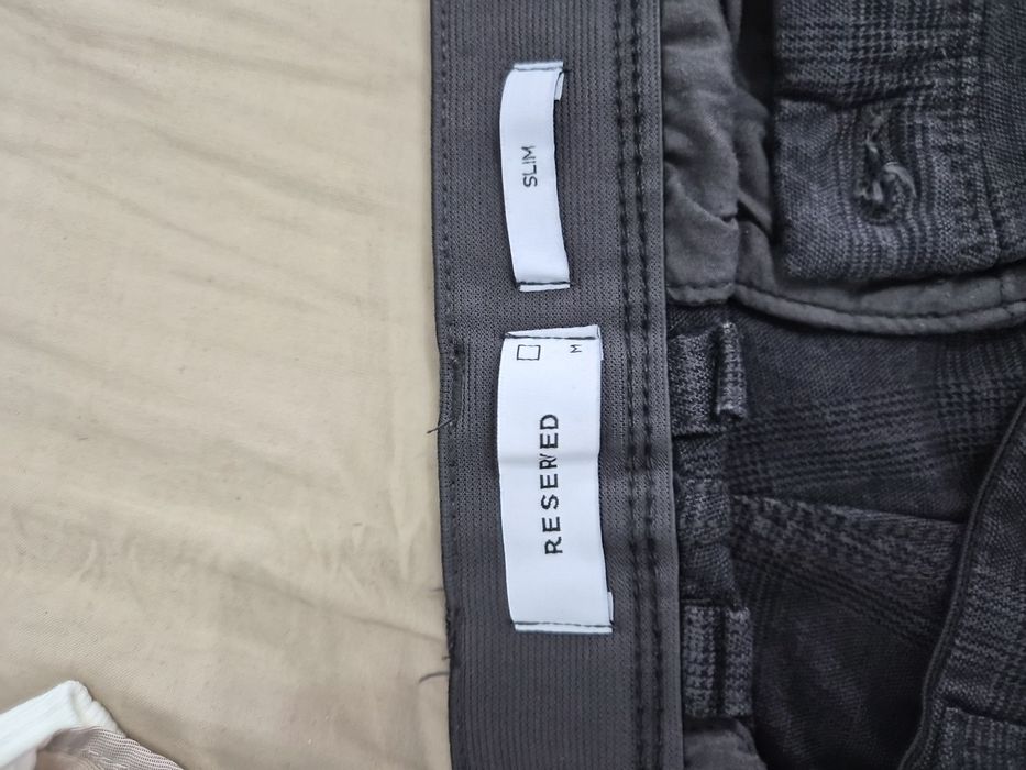 Pantaloni office gri inchis slim fit Reserved