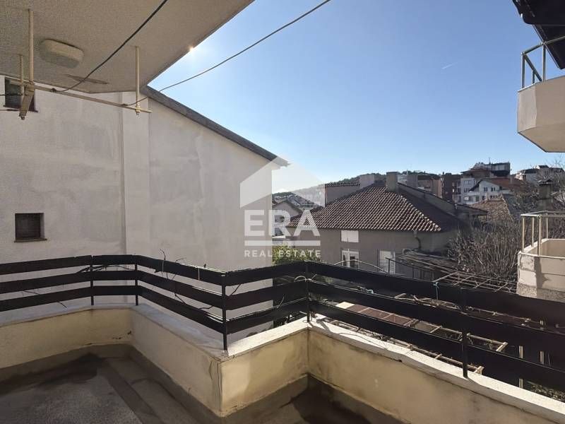 ЕКСКЛУЗИВНО!Фамилна четириетажна къща с отличен  инвестиционен потенци