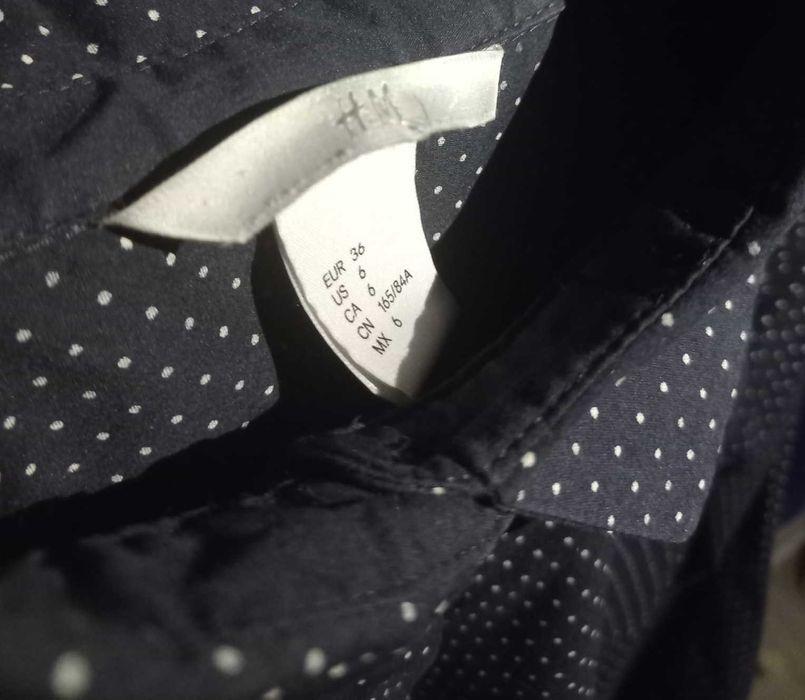 Camasa femei H&M, marimea 36/S, neagra cu imprimeu cu puncte albe