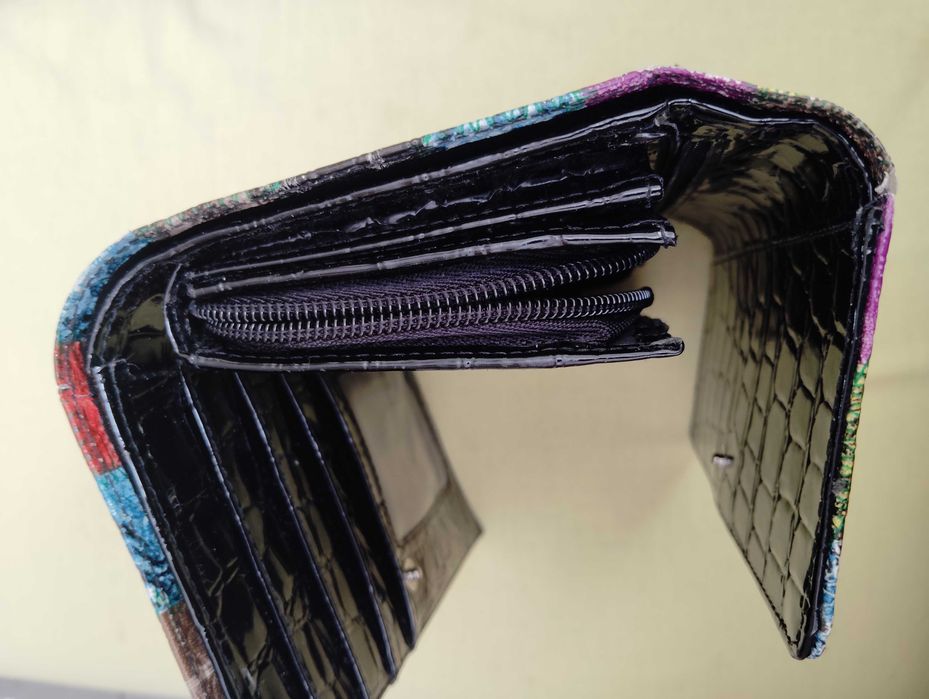 Голямо дамско  портмоне  артезания