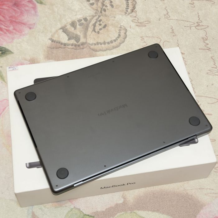 Macbook Pro M4 16/512 batarey 100%