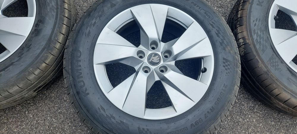 Продавам чисто нови джанти с гуми оригинални за Шкода