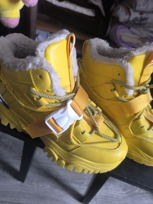 Кроссовки с мехом