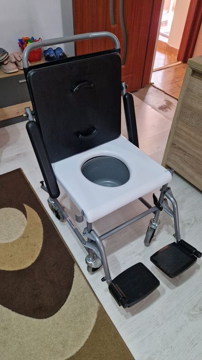 Vand scaun pentru bolnavi