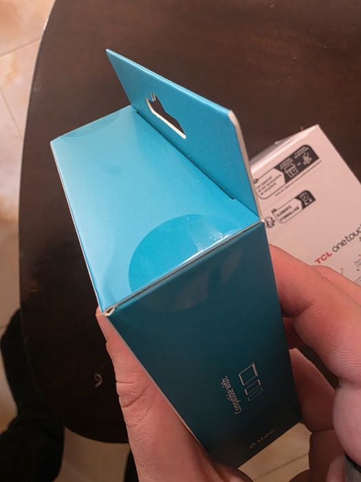 TCL 4041 чисто нов фабрично запечатан с слушалки!