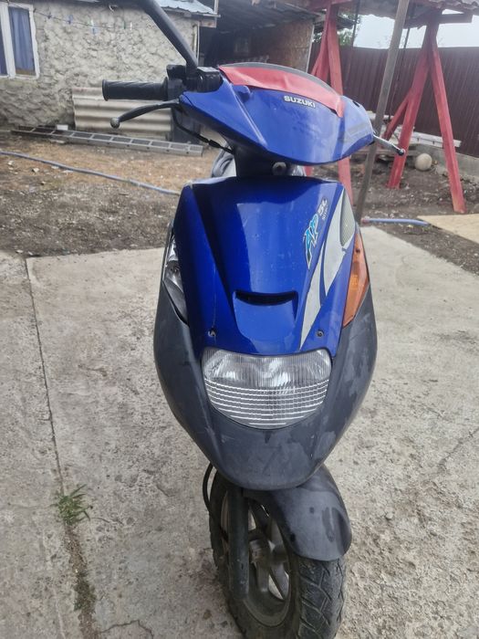 Vând scuter suzuki