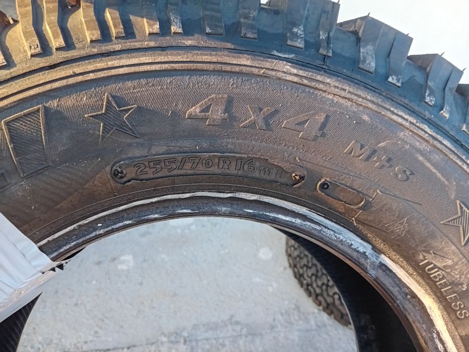 255 70 R 16 off road Cruiser