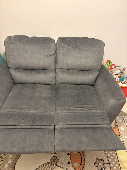 Canapea Mobexpert 2 locuri cu recliner manual – Stare Ca Nouă