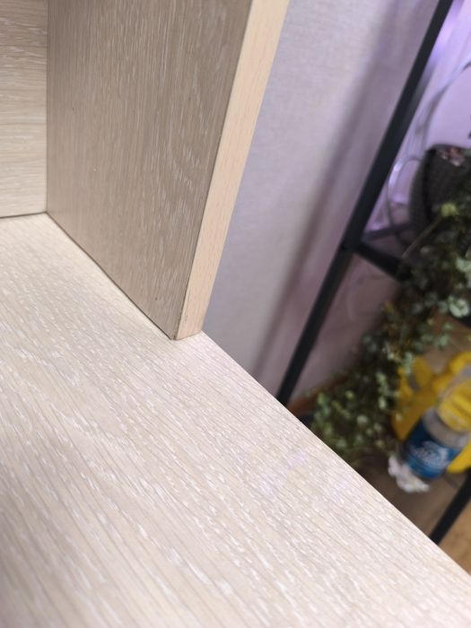 Продаю маникюрный стол