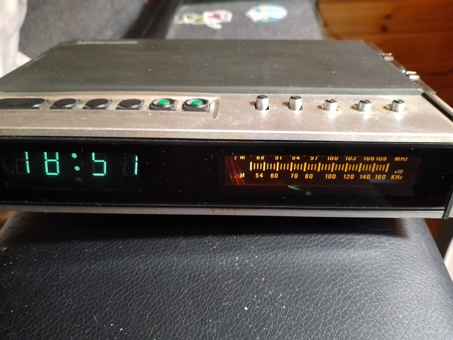 Vintage Realtone E-2 radio digital 24h alarm clock
