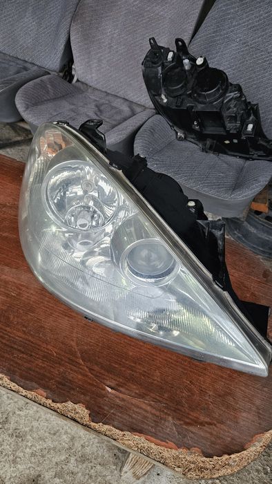 Фарове за Пежо 807