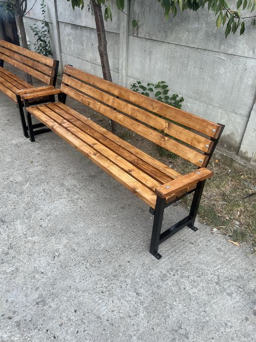 Banca parc gradina spati verzi