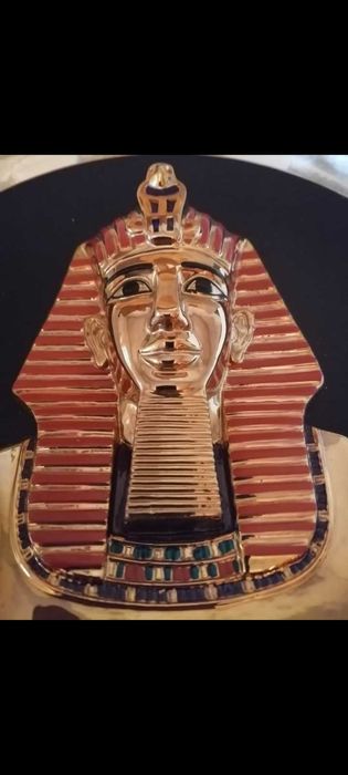Vand farfurie portelan cu Faraonul Ramses pictata manual cu aur