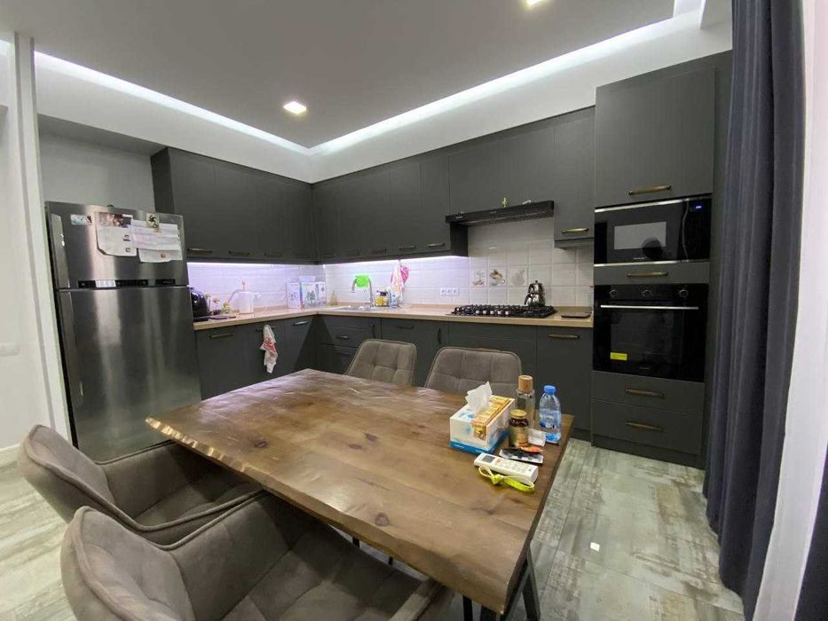 Сдаётся новый евро коттедж на Циальковском.