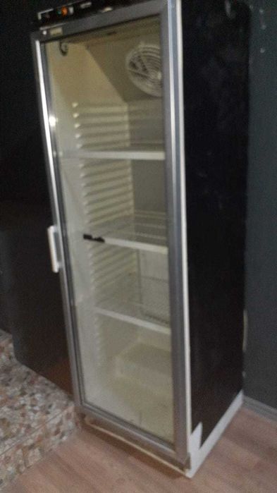 Витринный холодильник шкаф высокий