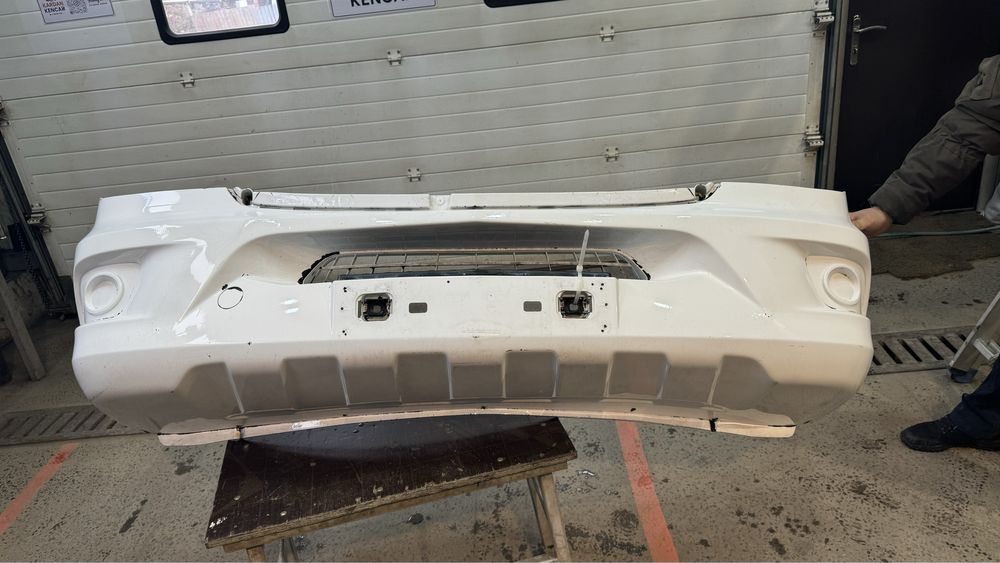 белый передний бампер на mercedes sprinter 906.