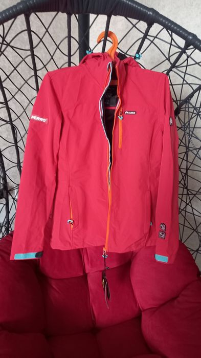 Продам женскую куртку