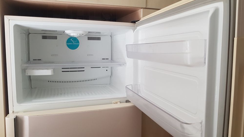 ПРОДАЁТСЯ холодильник SAMSUNG б/у