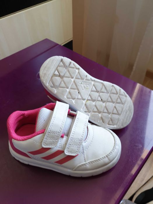 Ghete "adidas" 7uk,23 jumate ro 15 cm int, 70 ron negociabil