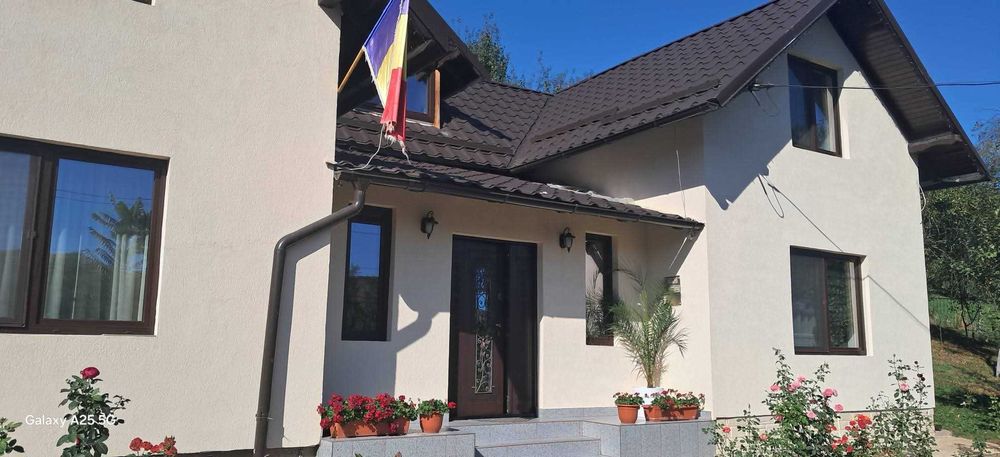 Casă pentru două generați!!!