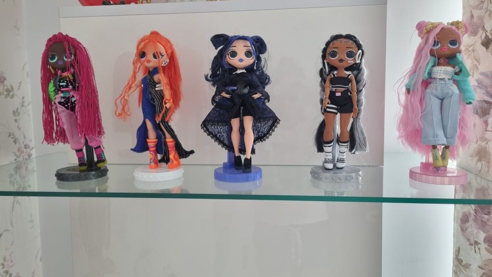 Vând păpuși LOL, figurine Disney și ponei.