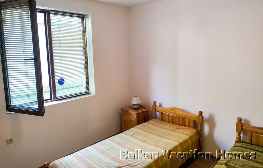 Просторен тристаен апартамент в комплекс в покрайнините на Балчик