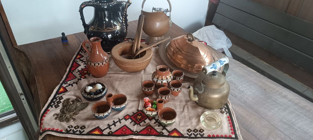 Стари предмети за декорация на битова стая