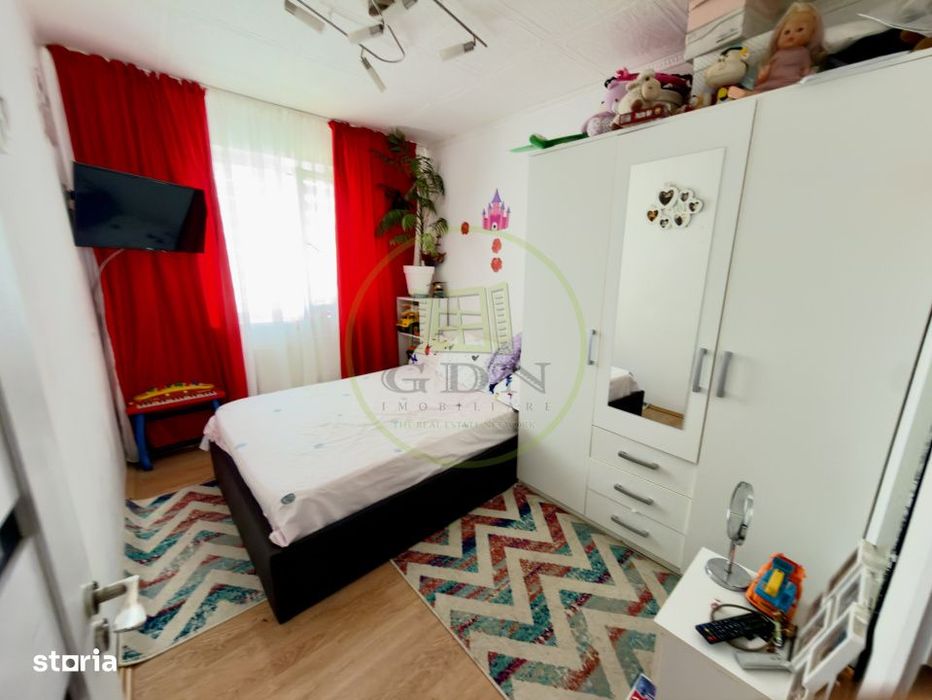Apartament 4 camere, semidecomandat, cartier Craiovita Noua, zona Fort — fotografia 3