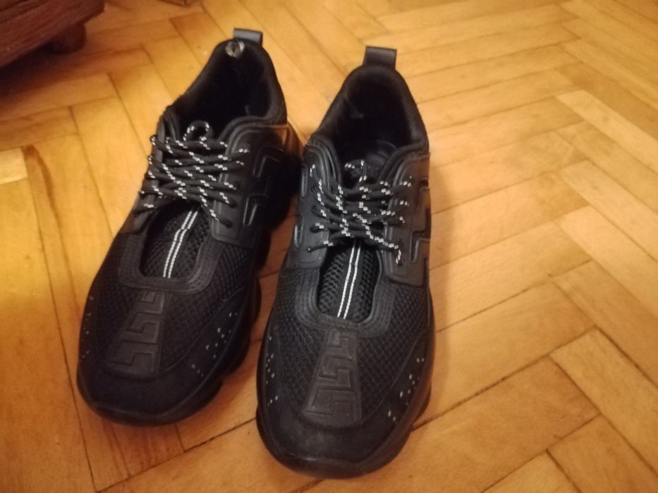Adidași pentru adolescenți.
