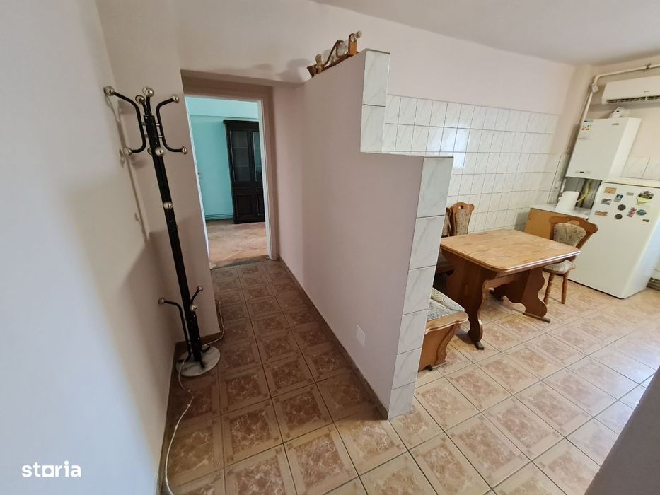 Inchiriez ap. 2 camere Decomandat Pe Bulevard Centrala,Clima.