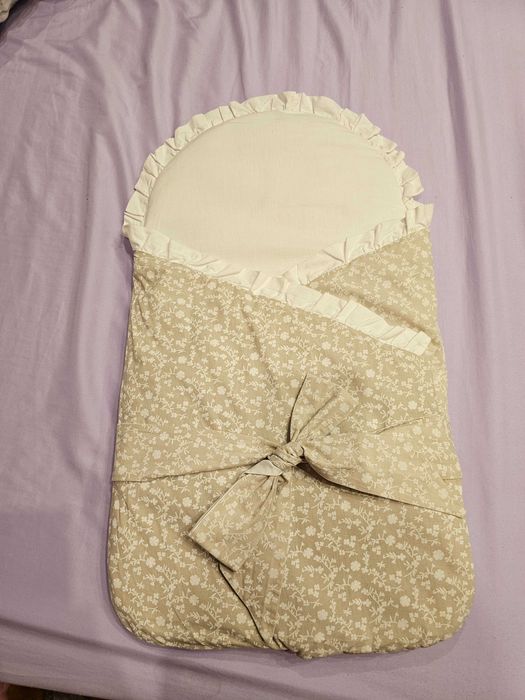 Sac de dormit pentru nou-născuți Beige Flowers.