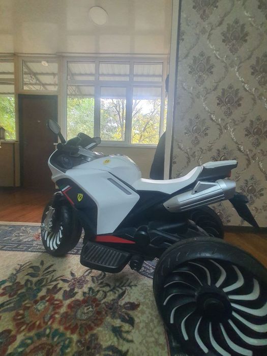 Детский электронный мотоцикл.