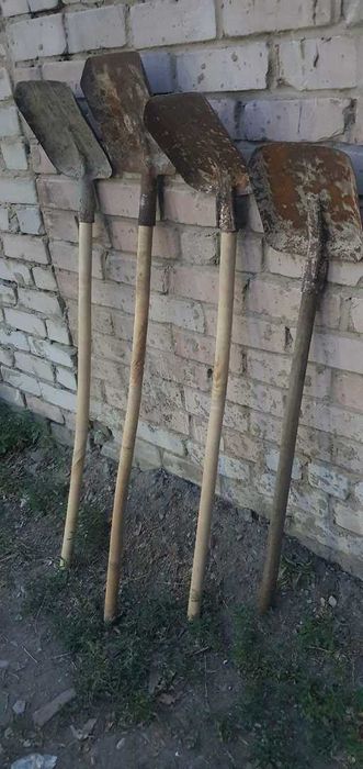 Лопаты разные Район 1000 мелочей