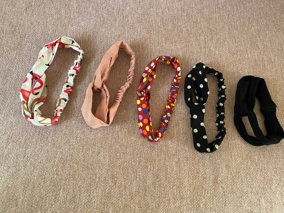 Lot bentita cordetuta caciula sosete femei