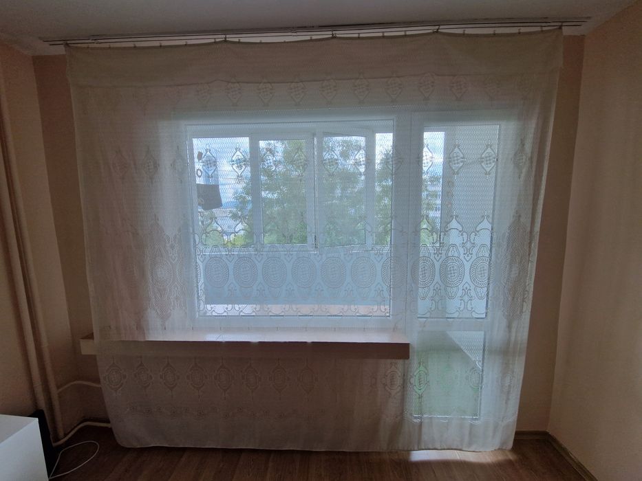 Запазено перде: дължина 290/височина 255