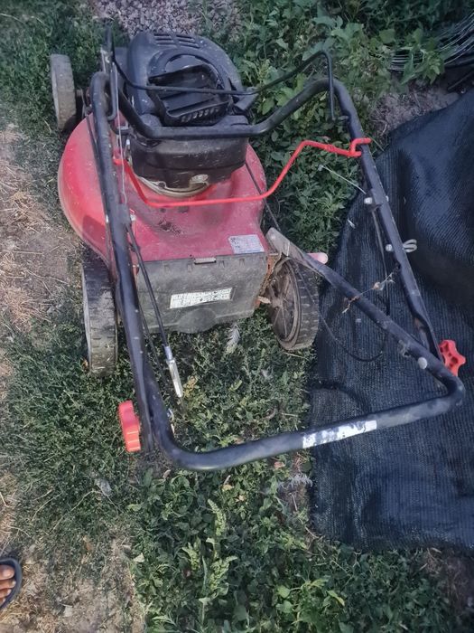 Masina de tuns iarba pentru piese
