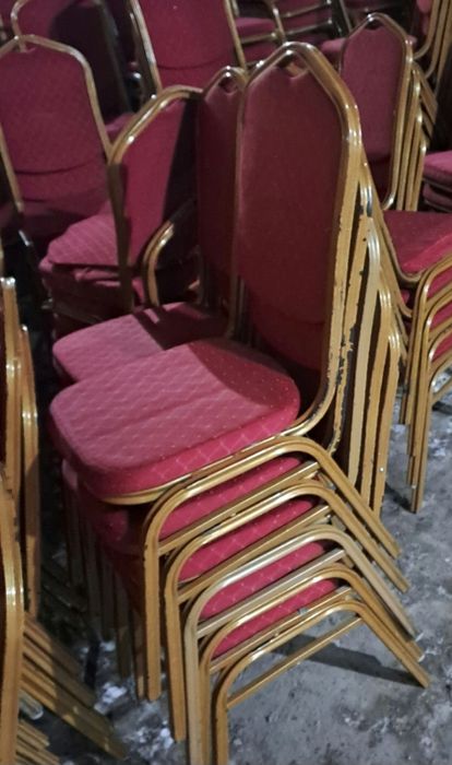Продам  стуля и чехолымен бар