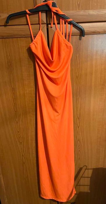 Оранжева рокля с презрамки