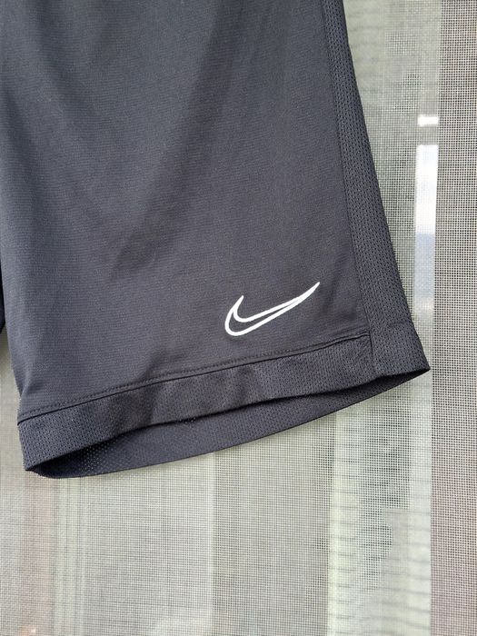 Мъжки къси панталони Nike Dri-FIT - размер М, Отлично състояние