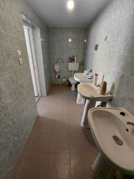 Vand spatiu compus din hala si birouri