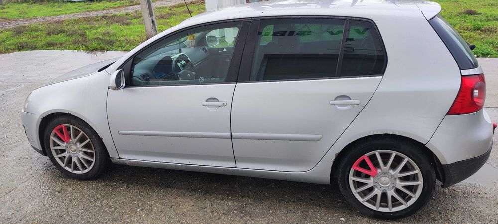 Dezmembrez Golf 5 hatchback 2.0 BMN cu 2 axe cutie KDS cod vopsea LA7W