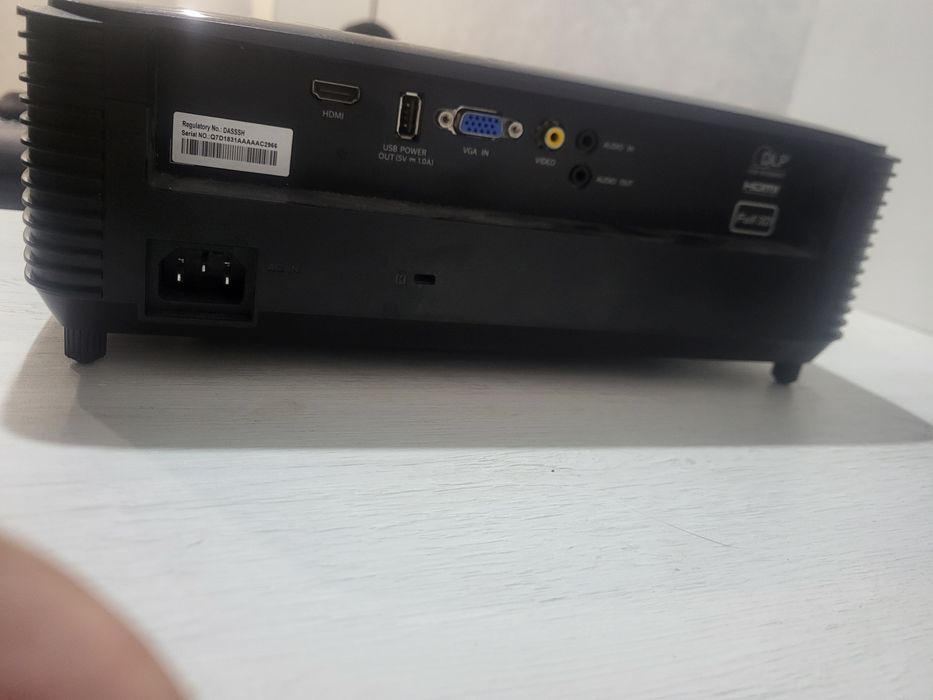 Продам проэктор optoma